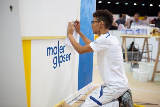 Joel Mendez bei der Arbeit als Maler